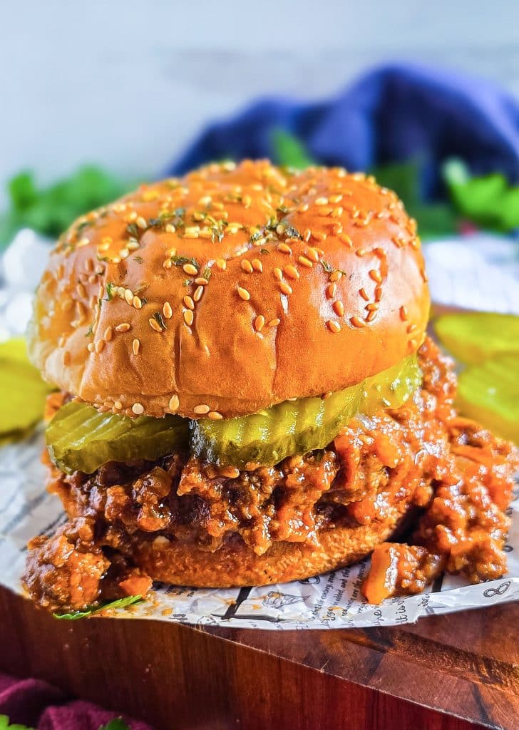 The best ever sloppy joe recipe that’s cheap and budget-friendly, perfect for busy families and kid-friendly, served on a toasted hamburger bun with pickles.
Beautifuleatsandthings.com