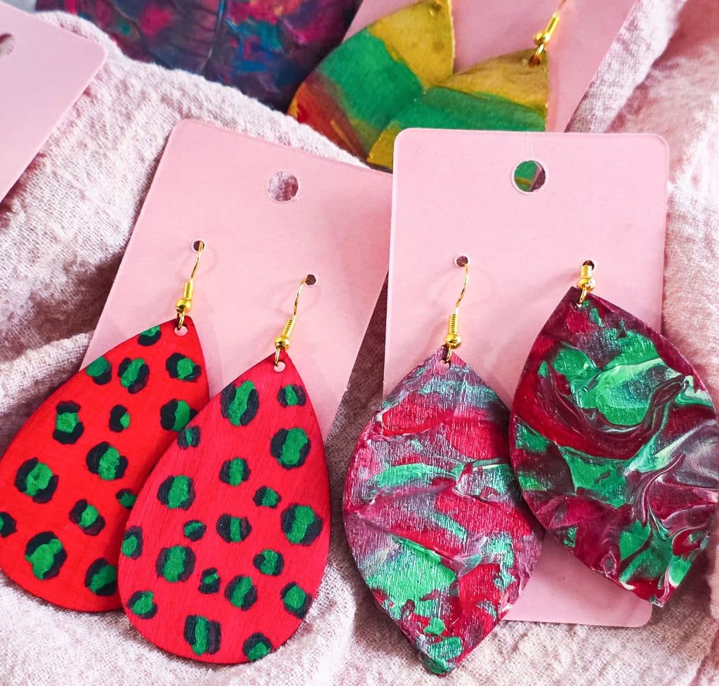 Step-by-Step Instructions to make your Own DIY Earrings, perfect for holiday gifts, teacher gifts
beautifuleatsandthings.com