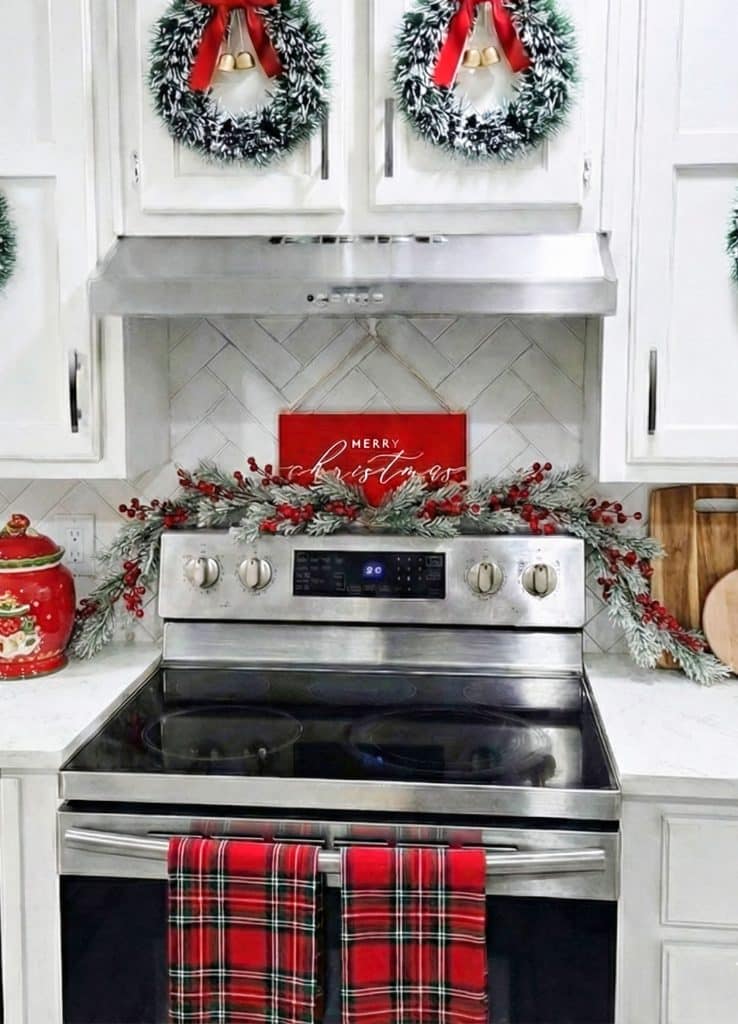 plaid Christmas kitchen decorations, red tartan plaid kitchen decor ideas beautifuleatsandthings.com