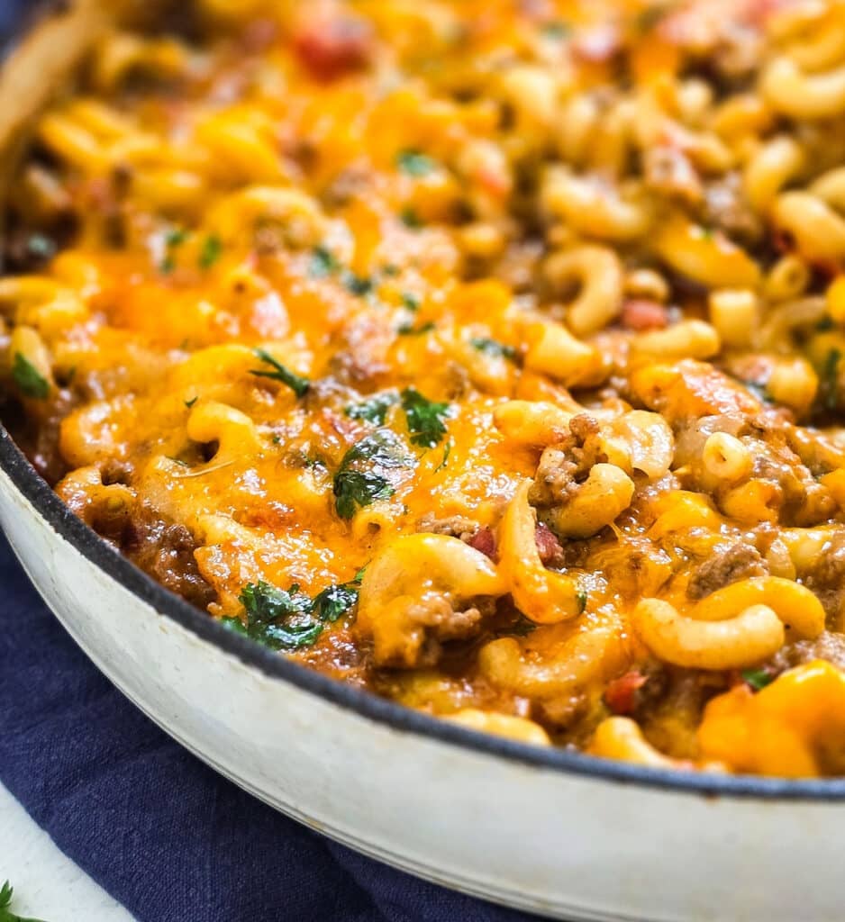 Creamy Chili Mac Recipe made in one-pot, one-skillet, with cream and cheese. It's budget-friendly, cheap, and healthy
beautifuleatsandthings.com